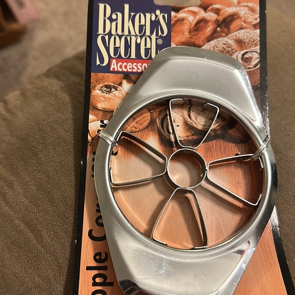 NIP Baker's Secret Apple Corer/Slicer very nice - Picture 2 of 3